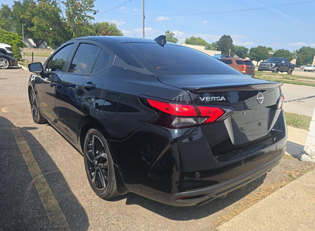 2023 Nissan Versa 1.6 SR