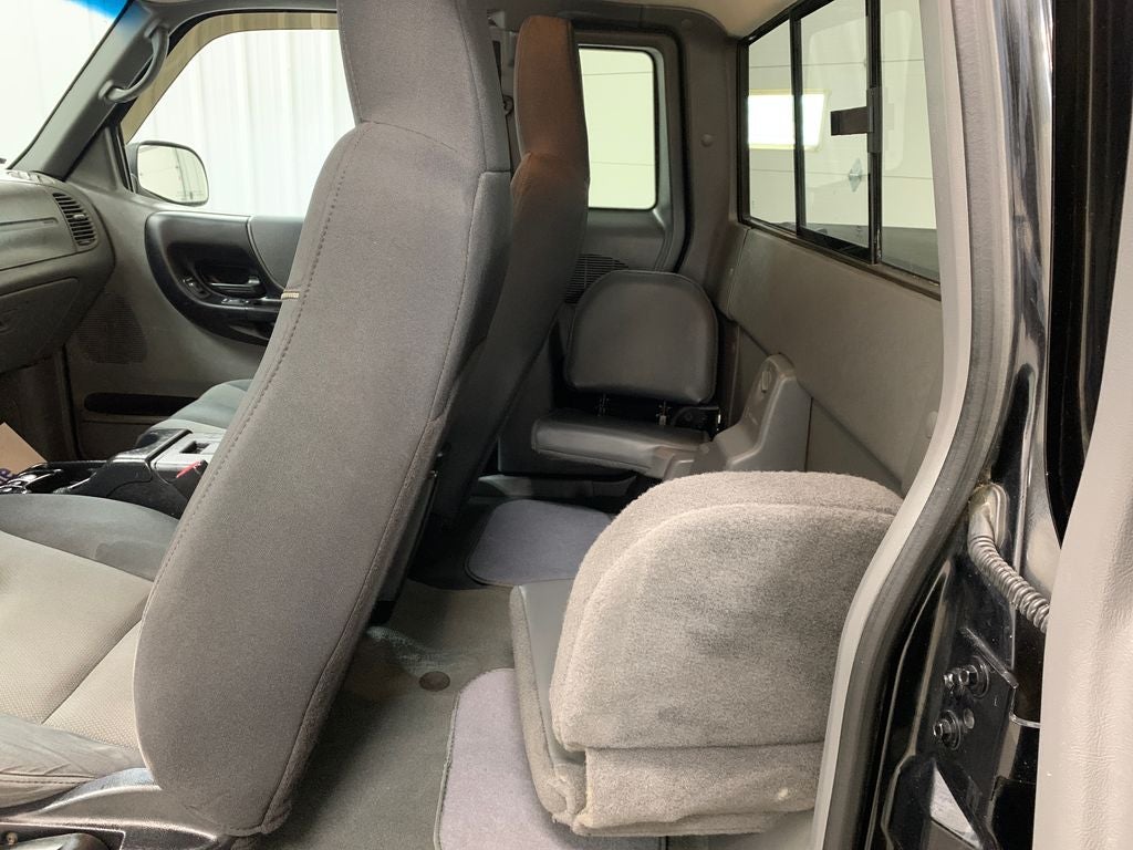 2004 Mazda Mazda B3000 SE