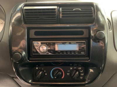 2004 Mazda Mazda B3000 SE